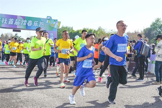 2023年4月16日上午，德鄰社首屆踏春樂跑在美麗的正直公園歡樂開跑。