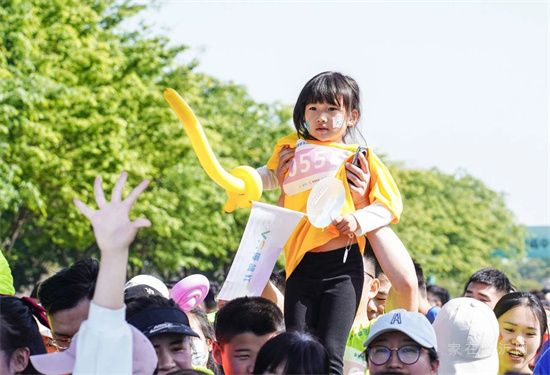 2023年4月16日上午，德鄰社首屆踏春樂跑在美麗的正直公園歡樂開跑。